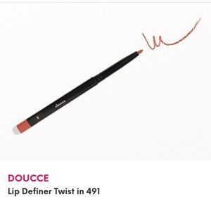 NWT Doucce Lip Contour